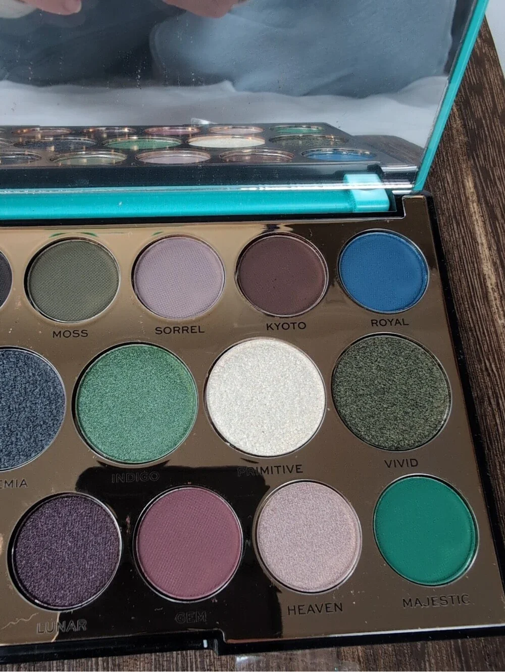 Makeup Revolution London Precious Stone-Emerald 18 Eyeshadow Palette New